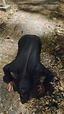 【上头姐妹】户外遇到猥琐男艺术吃鞋底_HD绳艺资源