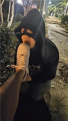 图片[2]_【上头姐妹】户外遇到猥琐男艺术吃鞋底_HD绳艺资源