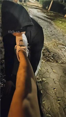 图片[7]_【上头姐妹】户外遇到猥琐男艺术吃鞋底_HD绳艺资源