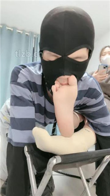 图片[17]_【樱子大人】骑马爬行/运动鞋踩踏提档/舔拖鞋_HD绳艺资源