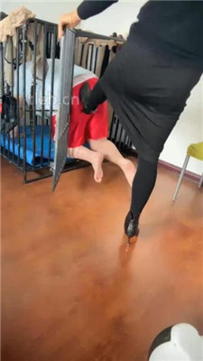 【冰色】家奴清理脏鞋底_HD绳艺资源