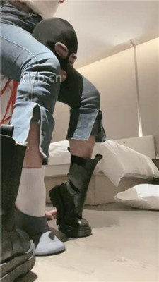 图片[14]_【绝美兔绳艺导师】跪舔脏长靴臭白袜/绳艺技巧踩踏_HD绳艺资源