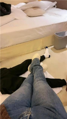 图片[3]_【小琪琪】小白鞋踩狗腿_HD绳艺资源