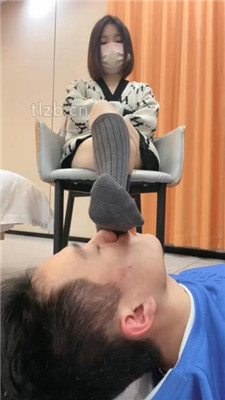 图片[6]_【奶味茶茶】脏鞋及膝袜踩狗头/裸足深喉/转胯/闻棉袜_HD绳艺资源