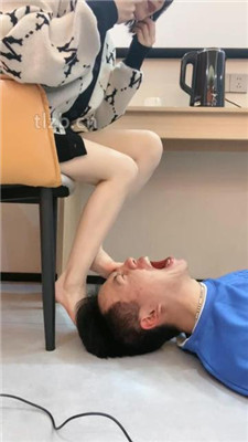 图片[12]_【奶味茶茶】脏鞋及膝袜踩狗头/裸足深喉/转胯/闻棉袜_HD绳艺资源