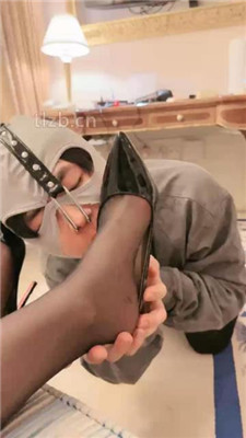 图片[10]_【鹿梦兮】双S-艺术舔脏鞋/鼻勾虐/艺术闻袜/骑马转胯_HD绳艺资源