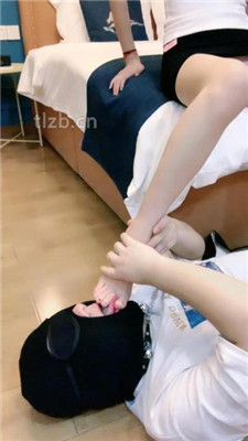 【丝雯大小姐】原味裸足踩踏脚垫/恋足舔【完整版】_HD绳艺资源