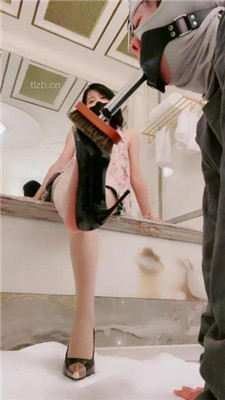 【美离子】双S-清理鞋刷口塞/长靴踩踏/品尝裸足/口水吐脸_HD绳艺资源