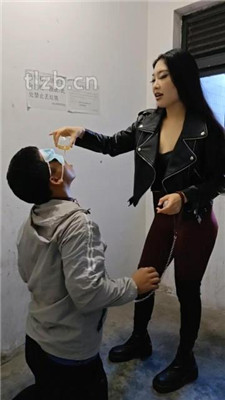 图片[7]_【猫爷】楼梯间遛狗爬行/长靴踩/喂圣水/闻腋下/脚插嘴_HD绳艺资源