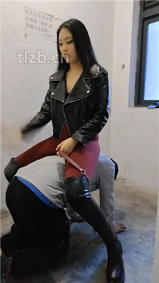 图片[8]_【猫爷】楼梯间遛狗爬行/长靴踩/喂圣水/闻腋下/脚插嘴_HD绳艺资源