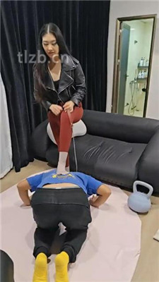 图片[10]_【猫爷】楼梯间遛狗爬行/长靴踩/喂圣水/闻腋下/脚插嘴_HD绳艺资源