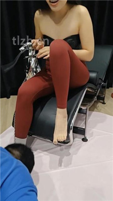 图片[13]_【猫爷】楼梯间遛狗爬行/长靴踩/喂圣水/闻腋下/脚插嘴_HD绳艺资源