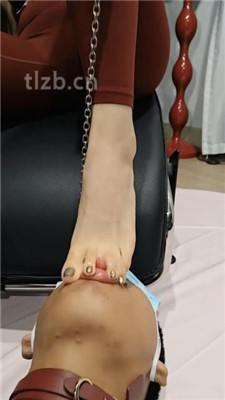 图片[16]_【猫爷】楼梯间遛狗爬行/长靴踩/喂圣水/闻腋下/脚插嘴_HD绳艺资源