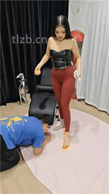 图片[17]_【猫爷】楼梯间遛狗爬行/长靴踩/喂圣水/闻腋下/脚插嘴_HD绳艺资源