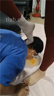 图片[19]_【猫爷】楼梯间遛狗爬行/长靴踩/喂圣水/闻腋下/脚插嘴_HD绳艺资源