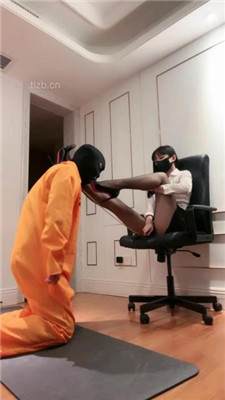 【高难度挑战美学】内裤套头/腿绞窒息/高跟黑丝踩/提档/脚喂食_HD绳艺资源