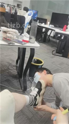 【双子姬】公司公开虐老板狗-带素人同事S调_HD绳艺资源