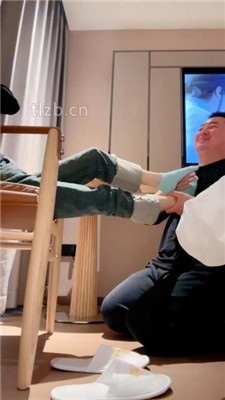 【崔崔】原味棉袜裸足恋足狂舔_HD绳艺资源