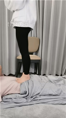 图片[2]_【安安】高跟裸足全体重踩踏_HD绳艺资源