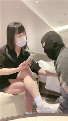 【颜值S】掐乳/跪舔脏运动鞋白袜【完整版】_HD绳艺资源