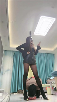 图片[14]_【月影儿】兔女郎S-反绑-碾压踩狗头/数据线训练/美腿夹头/脚喂食_HD绳艺资源