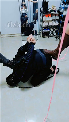 【文文文】多S群调-脏鞋踩踏艺术舔干净【三视角版】_HD绳艺资源