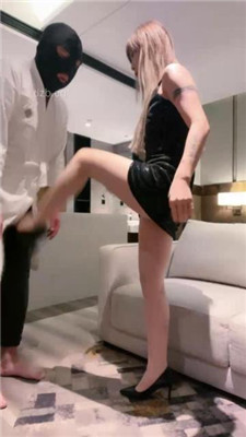 【梦樱】脚下喂食/重度训练/耳光_HD绳艺资源