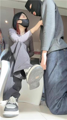 图片[9]_【朱砂痣】骑马/喝圣水/全体重踩踏/艺术闻鞋/白袜脚插嘴/恋足舔_HD绳艺资源