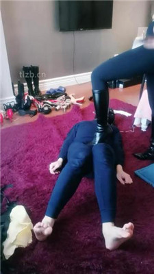 图片[11]_【盈盈】跪舔脏长靴臭棉袜/踩踏_HD绳艺资源