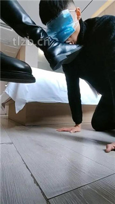 【草莓诺伊】棉袜黑丝脚闻舔/耳光/人肉坐垫_HD绳艺资源