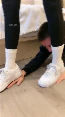 图片[3]_【酒鸽】小白鞋白袜踩狗爪/骑马转胯/狂吸白袜脚/吃袜_HD绳艺资源