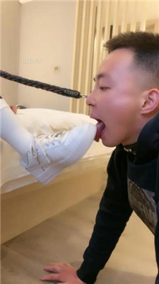 图片[7]_【酒鸽】小白鞋白袜踩狗爪/骑马转胯/狂吸白袜脚/吃袜_HD绳艺资源