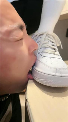 图片[8]_【酒鸽】小白鞋白袜踩狗爪/骑马转胯/狂吸白袜脚/吃袜_HD绳艺资源