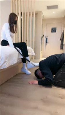 图片[9]_【酒鸽】小白鞋白袜踩狗爪/骑马转胯/狂吸白袜脚/吃袜_HD绳艺资源