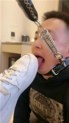 图片[12]_【酒鸽】小白鞋白袜踩狗爪/骑马转胯/狂吸白袜脚/吃袜_HD绳艺资源