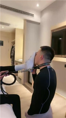 图片[18]_【酒鸽】小白鞋白袜踩狗爪/骑马转胯/狂吸白袜脚/吃袜_HD绳艺资源