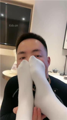 图片[19]_【酒鸽】小白鞋白袜踩狗爪/骑马转胯/狂吸白袜脚/吃袜_HD绳艺资源