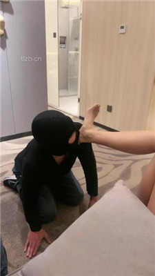 图片[12]_【楚楚】转胯爬行/闻超臭棉袜/裸足插嘴/脚踩喂食_HD绳艺资源