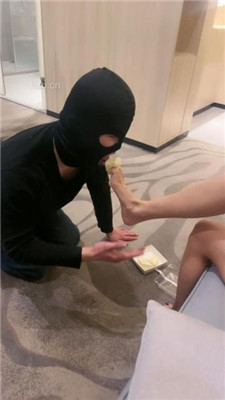 图片[16]_【楚楚】转胯爬行/闻超臭棉袜/裸足插嘴/脚踩喂食_HD绳艺资源