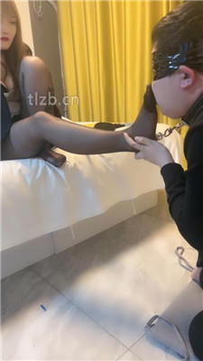 图片[2]_【戚戚情侣】狗舌头清理长靴/狗链拴狗/黑丝裸足狂舔_HD绳艺资源