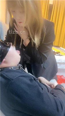 图片[16]_【戚戚情侣】狗舌头清理长靴/狗链拴狗/黑丝裸足狂舔_HD绳艺资源