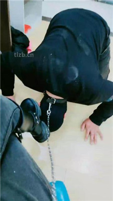 【酒精泡芙】桌底视角-长靴踩地毯/舔酸奶脏靴子/骑马_HD绳艺资源