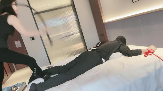 图片[2]_【芷镜小主】把狗绑在床上重度训练_HD绳艺资源