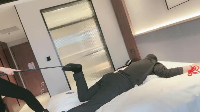 图片[4]_【芷镜小主】把狗绑在床上重度训练_HD绳艺资源