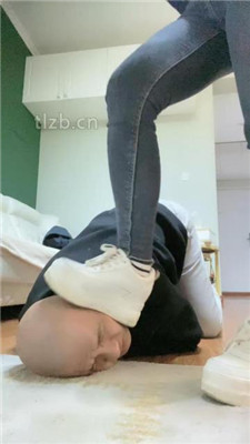 图片[4]_【魅儿】舔脏鞋底棉袜/裸足插嘴/磕头求圣水_HD绳艺资源