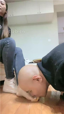 图片[11]_【魅儿】舔脏鞋底棉袜/裸足插嘴/磕头求圣水_HD绳艺资源