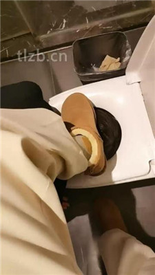 图片[11]_【welldoer】头压马桶/圣水嘴洗袜子_HD绳艺资源