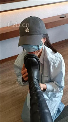 图片[7]_【爱可呀】学姐室友当母畜-舔靴底/吃闻臭袜/胯下坐垫羞辱_HD绳艺资源