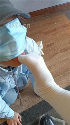 图片[18]_【爱可呀】学姐室友当母畜-舔靴底/吃闻臭袜/胯下坐垫羞辱_HD绳艺资源