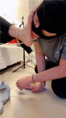 图片[16]_【苒溪】清理脏长靴踩踏虐乳/闻白袜鞋窝_HD绳艺资源